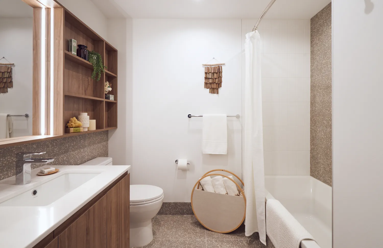 369 W Grand Luxury Apartments 