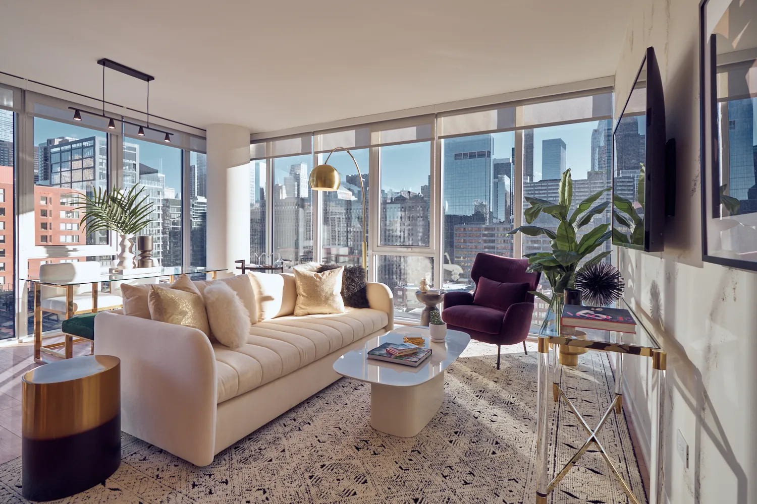 369 W Grand Luxury Apartments 