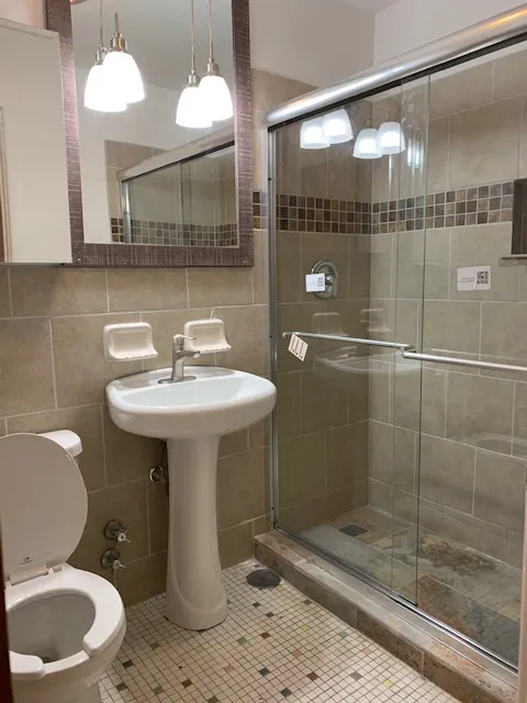 model apartment bath