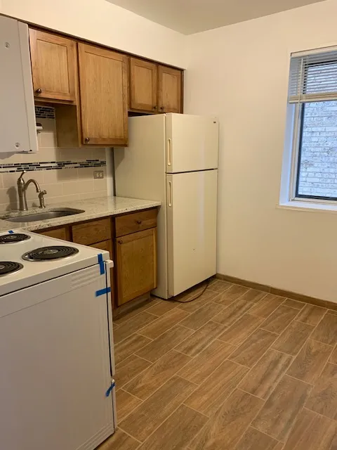 model apartment kitchen
