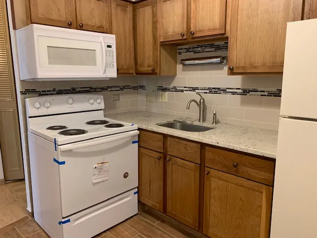 model apartment dining room