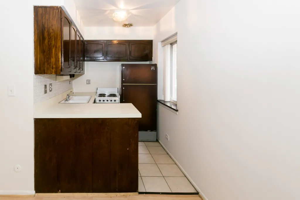 3825 N PINE GROVE AVE 60613-unit#219-Chicago-IL