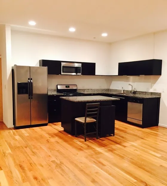 model kitchen at 2157 North Damen Apartments