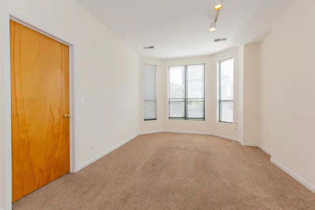 2258 North Clark Apartments