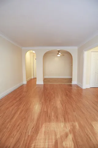 2322 N Commonwealth Apartments