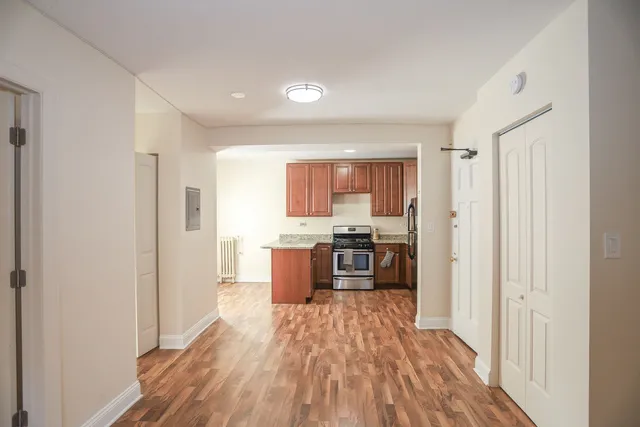 2322 N Commonwealth Apartments