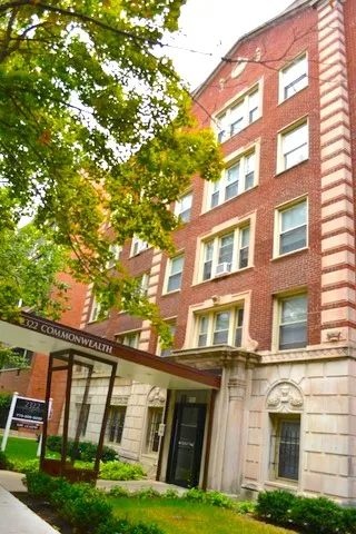 2322 N Commonwealth Apartments