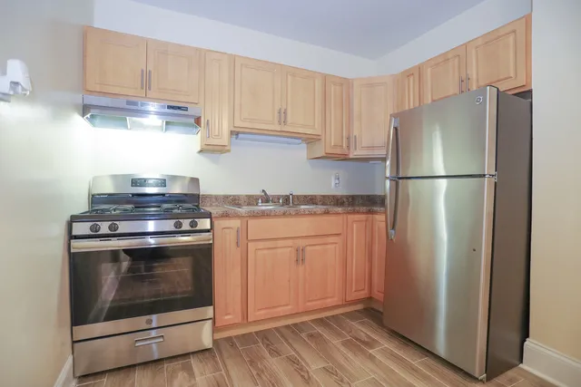 2322 N Commonwealth Apartments