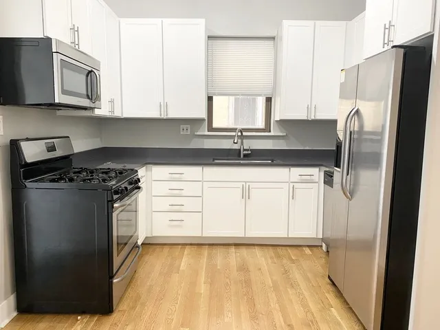 2425 N Geneva Apartments