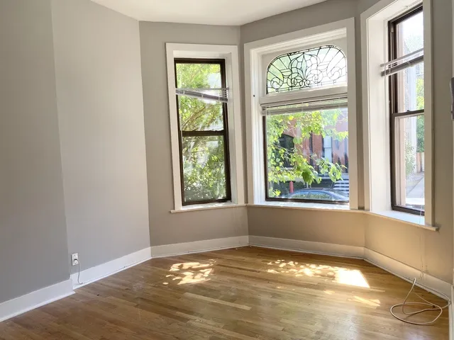 2425 N Geneva Apartments