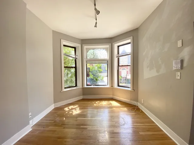 2425 N Geneva Apartments