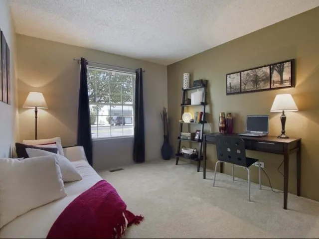 Brookdale Lakes Apartments