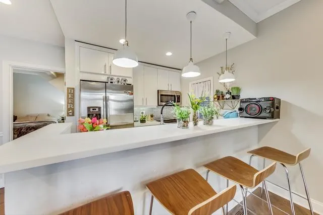 2506 N Greenview Apartments