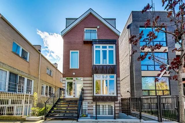 2506 N Greenview Apartments