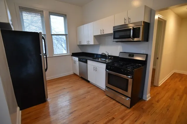 2548 North Burling Apartments