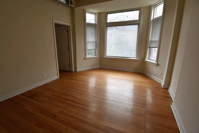 2548 North Burling Apartments