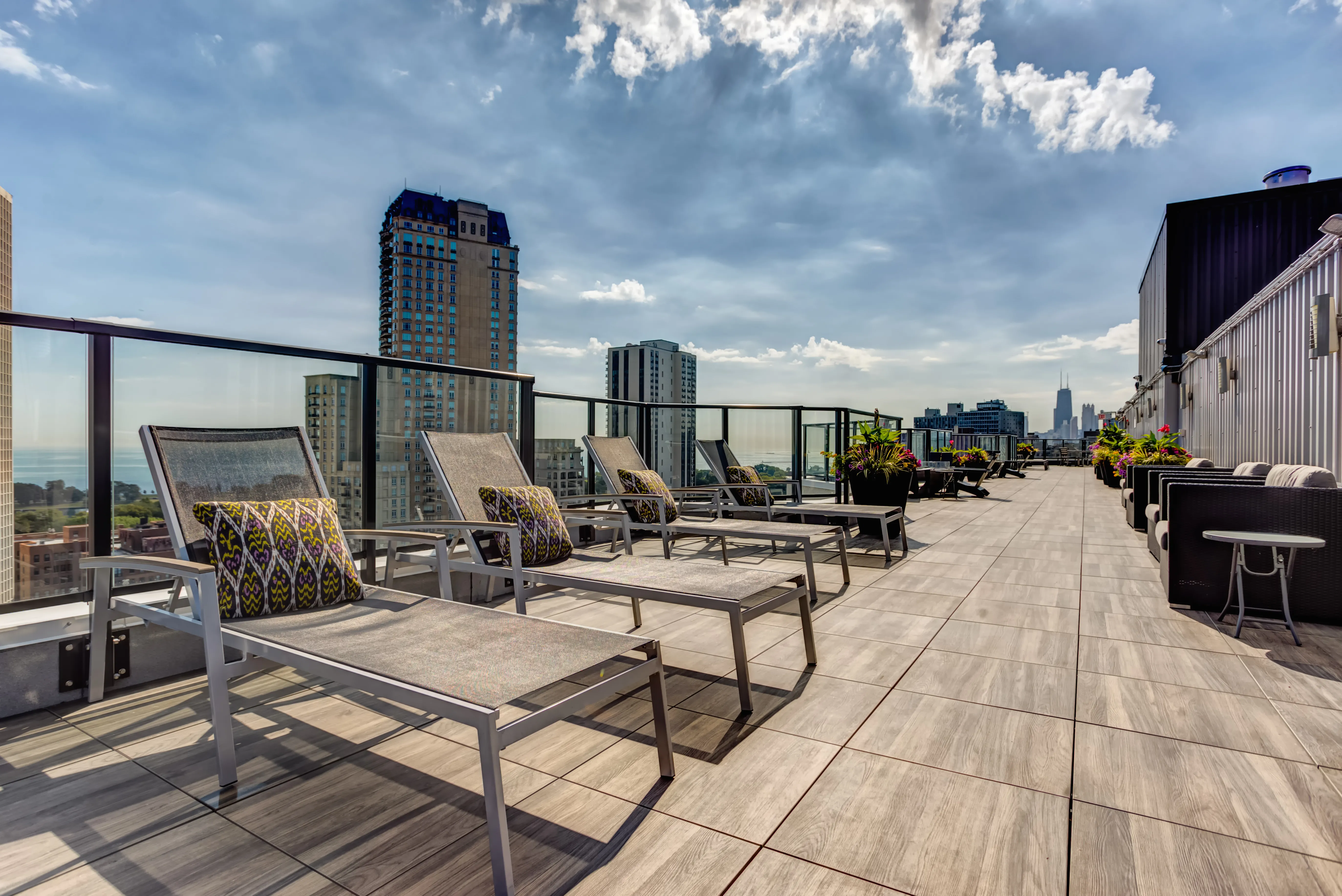 kitchen with breakfast bar at 2555 N. Clark Apartments in Lincoln Park