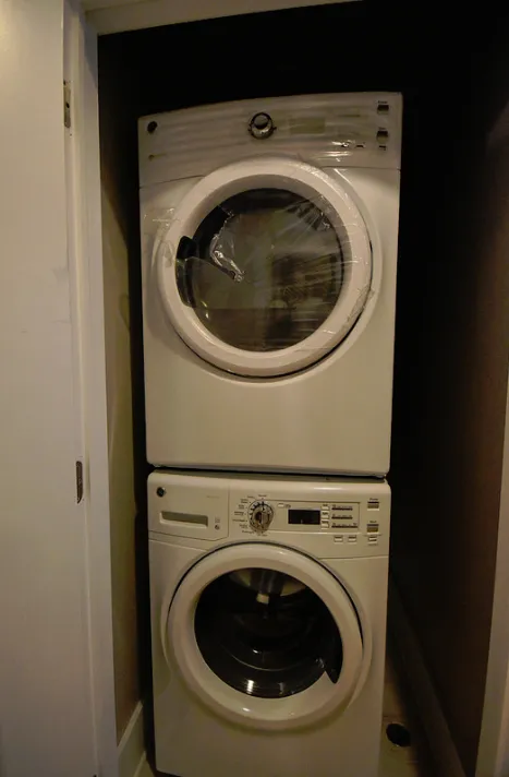 exposed brick in living room of 3141 North Sheffield Apartments in Lakeview