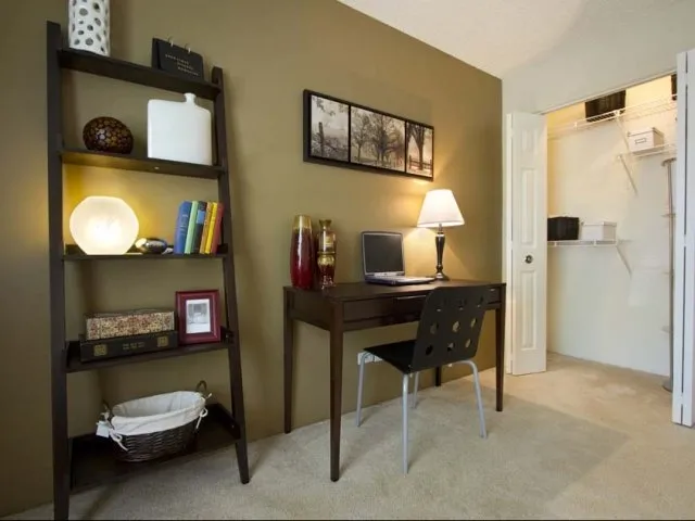 Brookdale Lakes Apartments