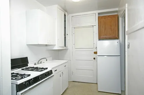 courtyard entry ofGunnison & Talman Apartments in Lincoln Square