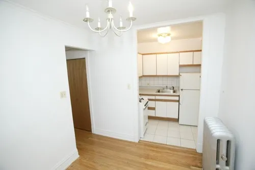 courtyard entry ofGunnison & Talman Apartments in Lincoln Square