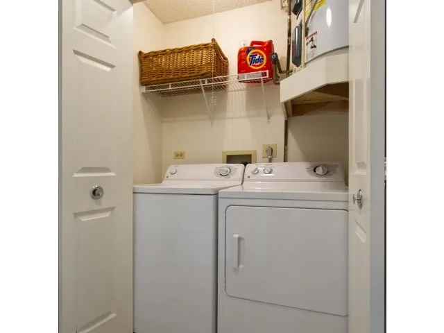 Brookdale Lakes Apartments