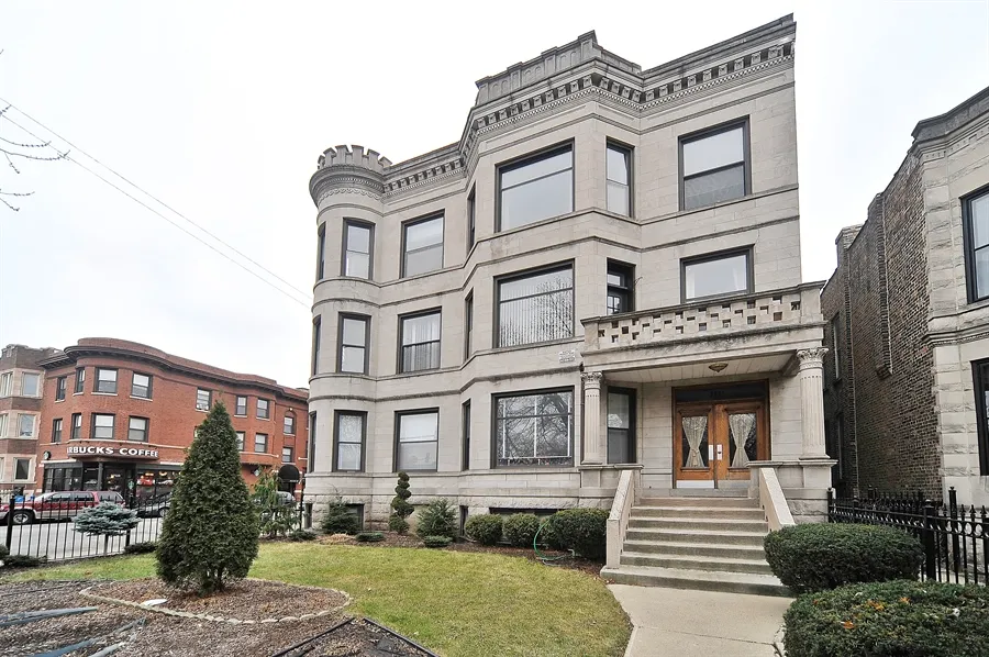 2801 W Logan Apartments