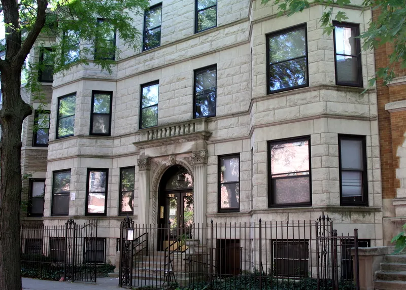 living rom with fireplace 