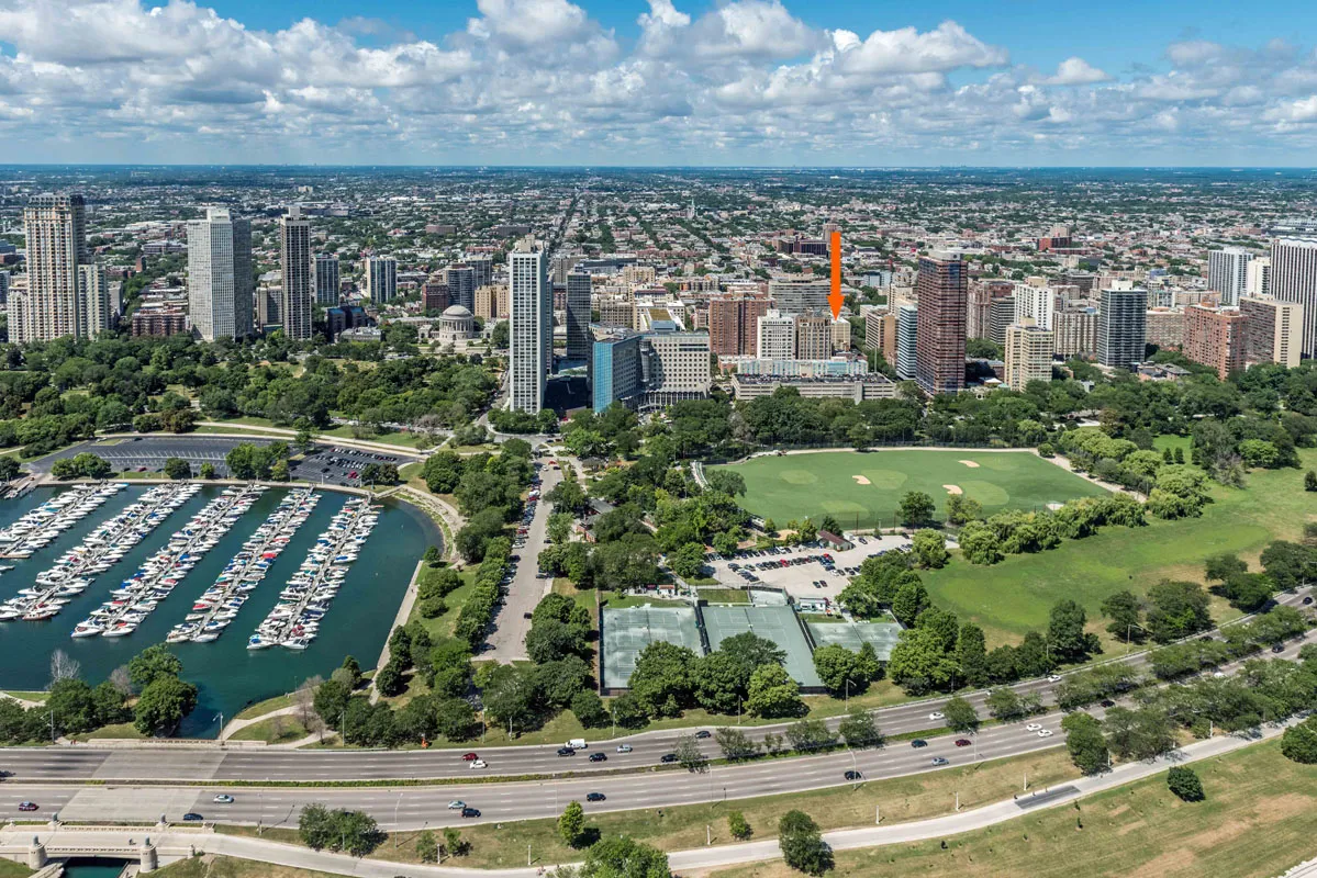 Van der Rohe Apartments in Lakeview, Chicago