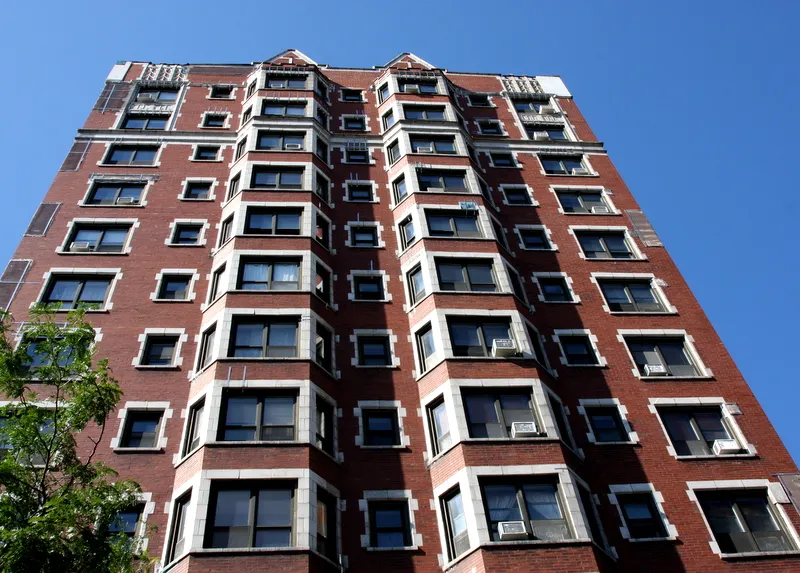 Building Shot of 732 W. Bittersweet in Uptown Chicago
