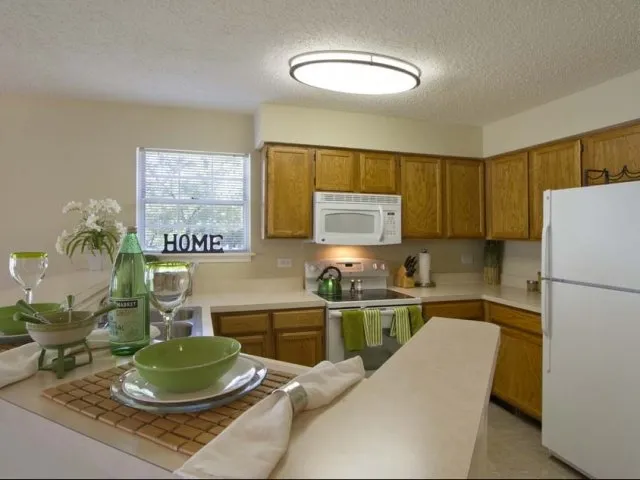 Brookdale Lakes Apartments