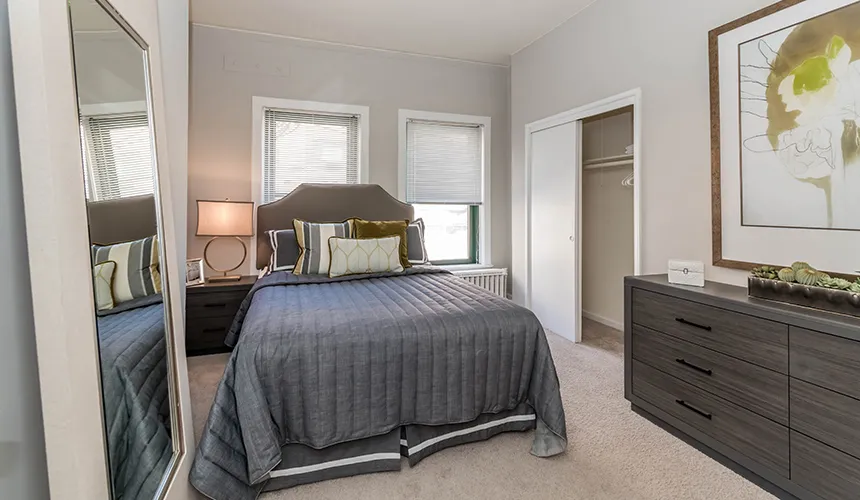 street entrance of Reside on Wellington Apartments in Lakeview Chicago