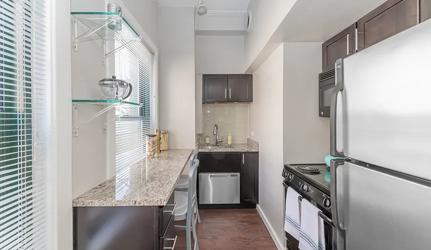 street entrance of Reside on Wellington Apartments in Lakeview Chicago