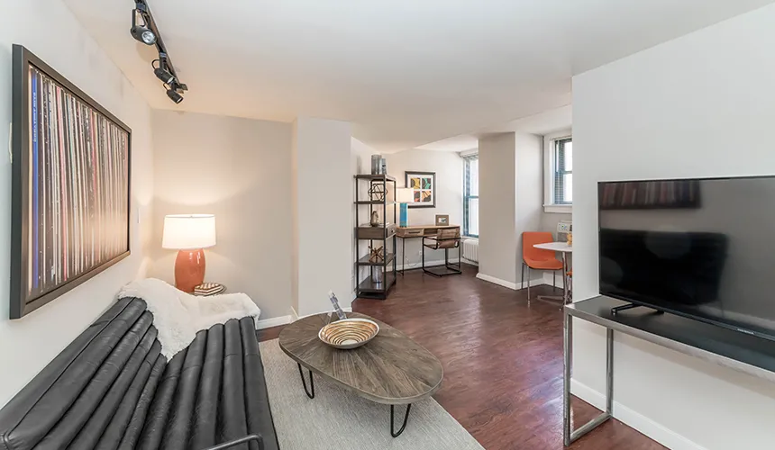 street entrance of Reside on Wellington Apartments in Lakeview Chicago