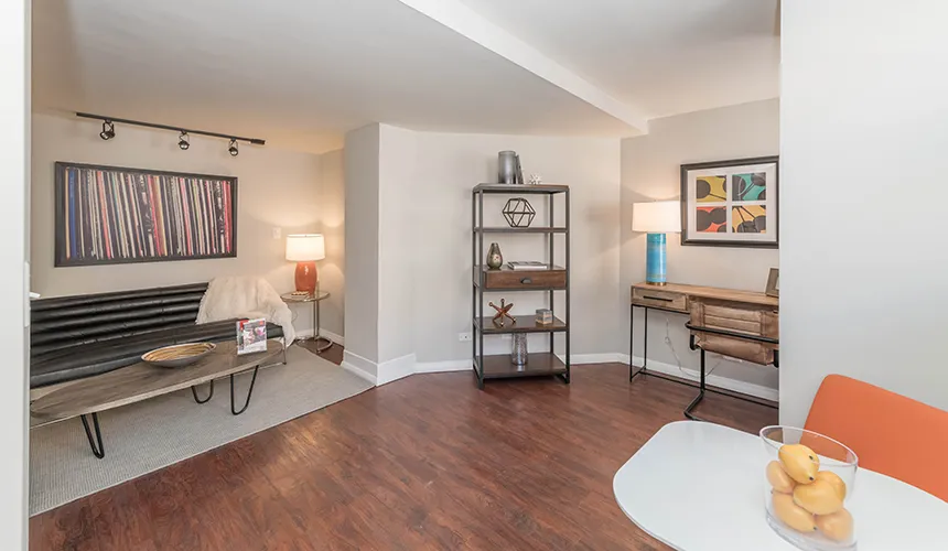 street entrance of Reside on Wellington Apartments in Lakeview Chicago