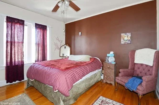 model furnished living room at 6616 North Glenwood Apartments