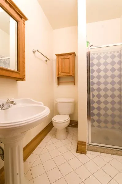 exterior limestone at 3822 North Sheffield Apartments