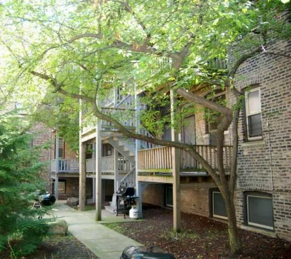 2540 North Racine Apartments