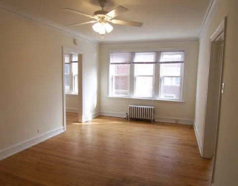 brick facade and courtyard of 4801-4809 North Fairfield Apartments