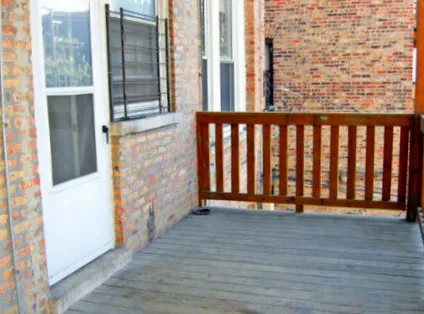 906-908 W Montrose Apartments