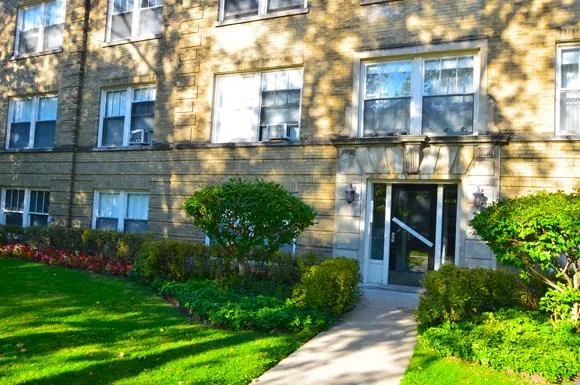 view along side of 4151-57 W Cullom/ 4248-58 N Kevdale aprtments in Chicago