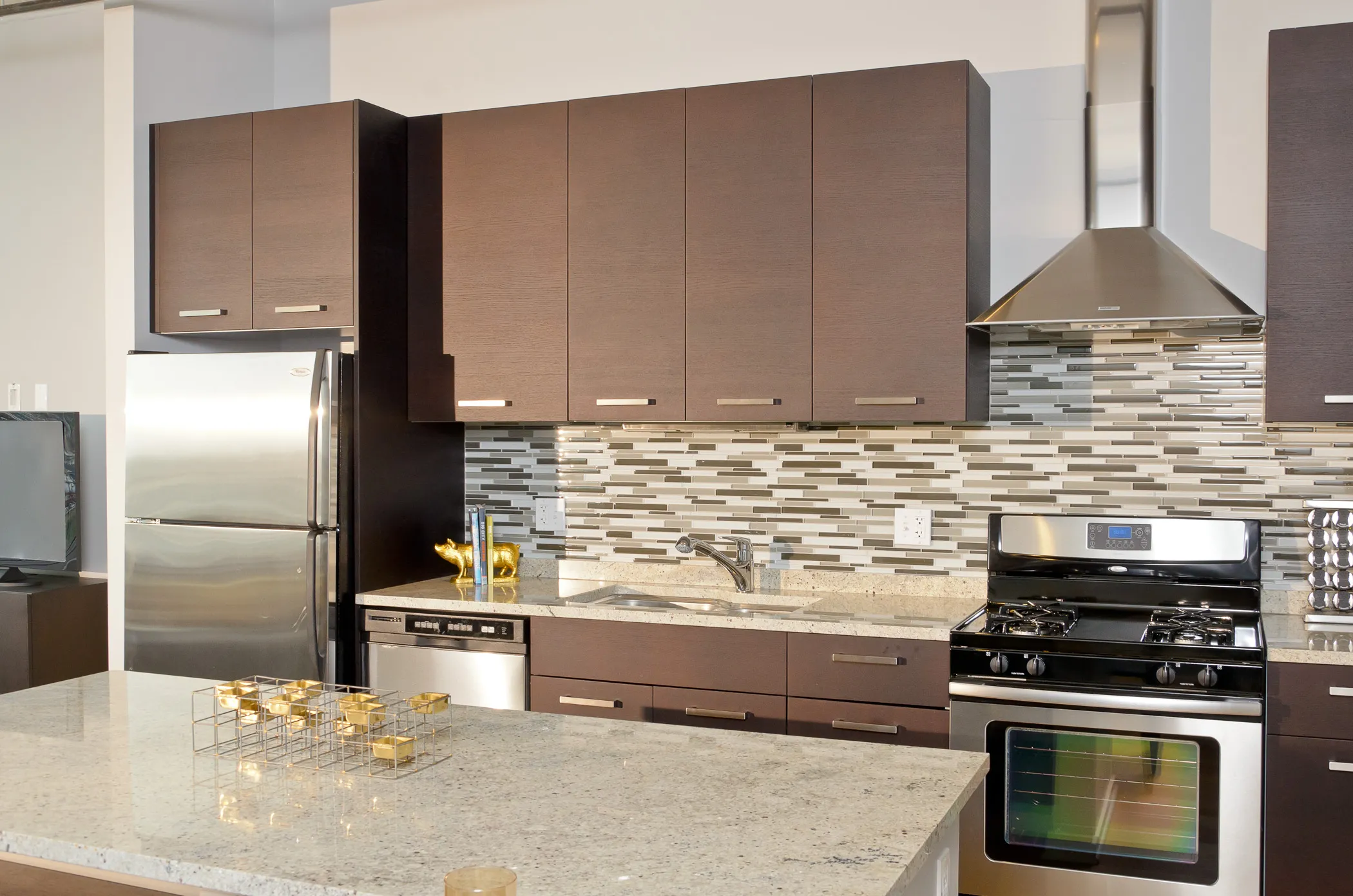 dining room at Roosevelt Collection Lofts in the South Loop
