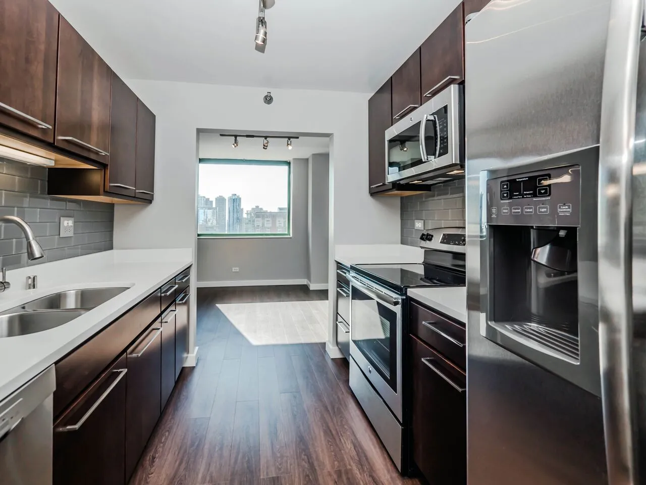 Kitchen view at 420 E Ohio Apartments in Streeterville Chicago