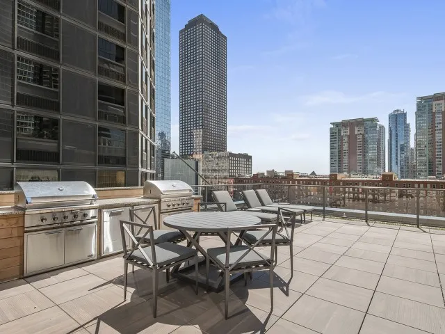 model furnished kitchen at Sienna Apartments in Streeterville