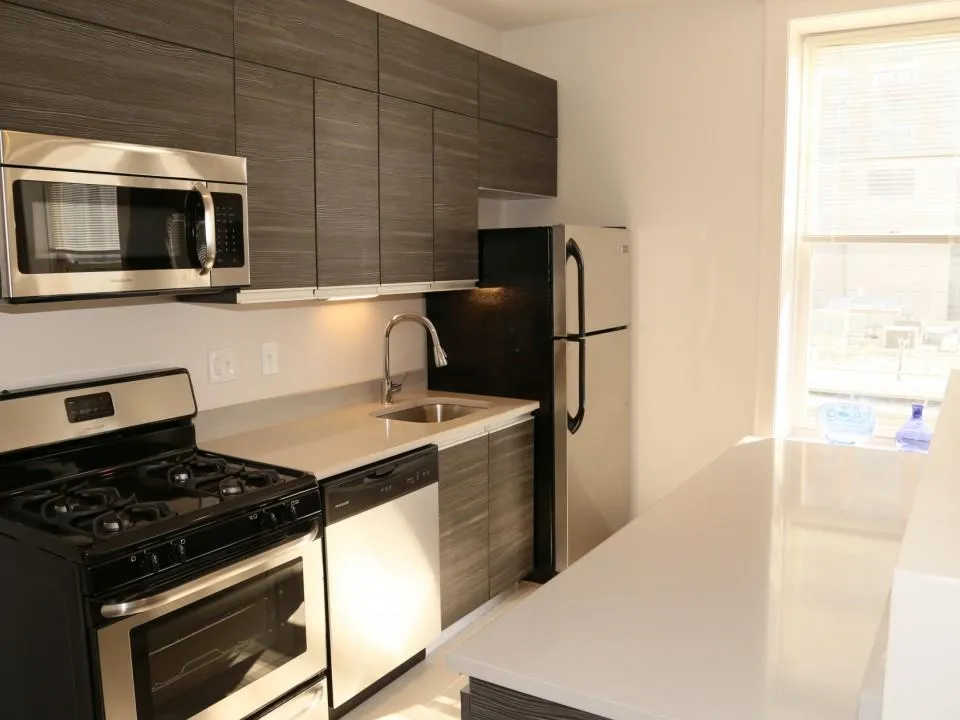 30 E Roosevelt Apartments