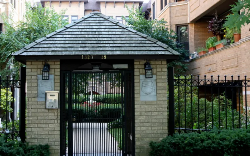 building exterior / front entrance