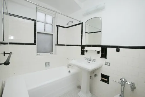 enormous living room with wood floors at 3000 N Sheridan Apartments