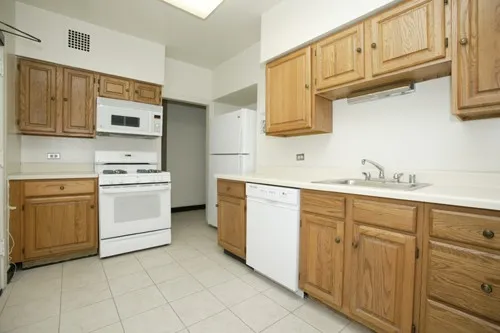 enormous living room with wood floors at 3000 N Sheridan Apartments