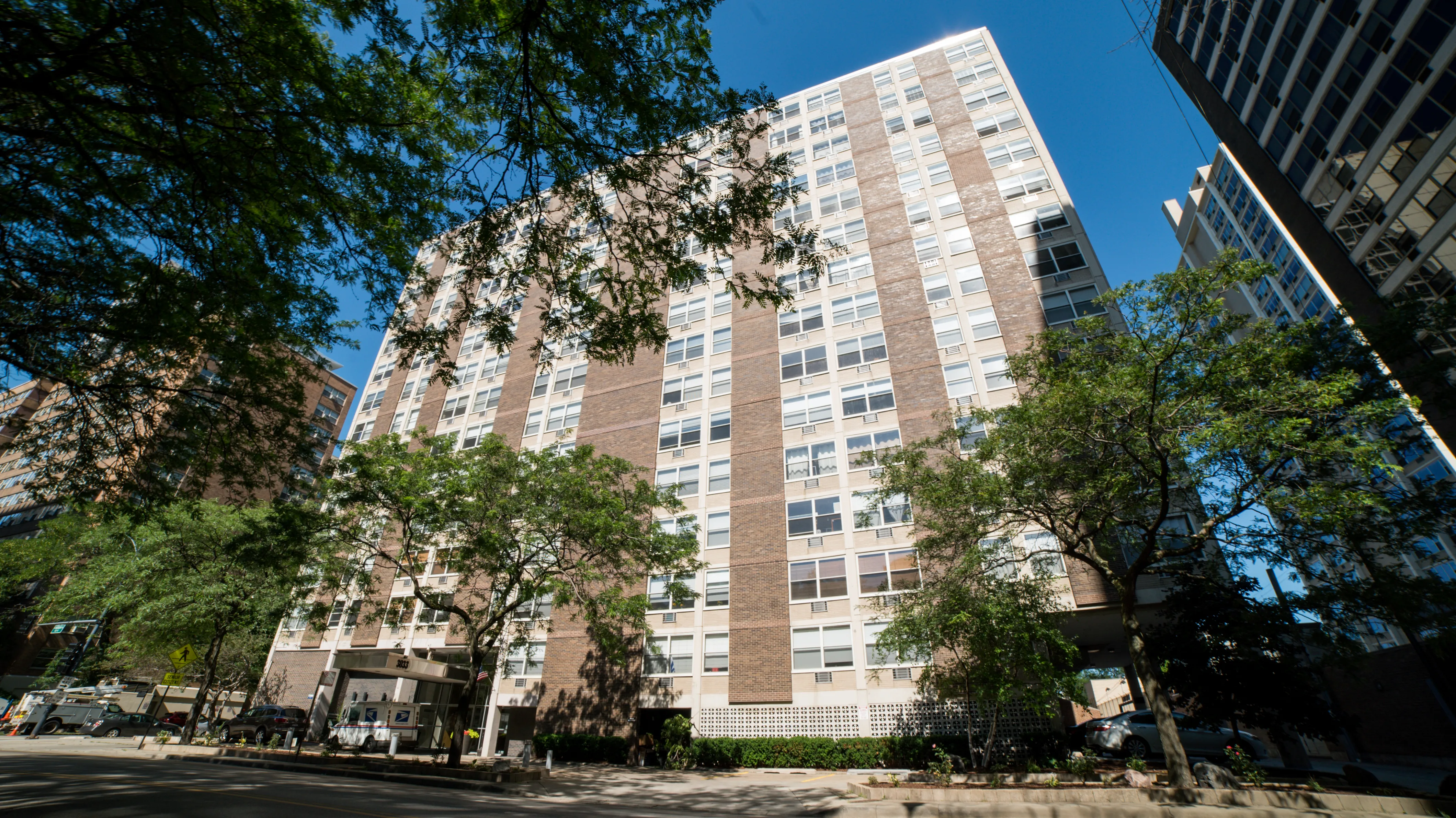 3033 N SHERIDAN RD 60657-3033 N Sheridan-Chicago-IL