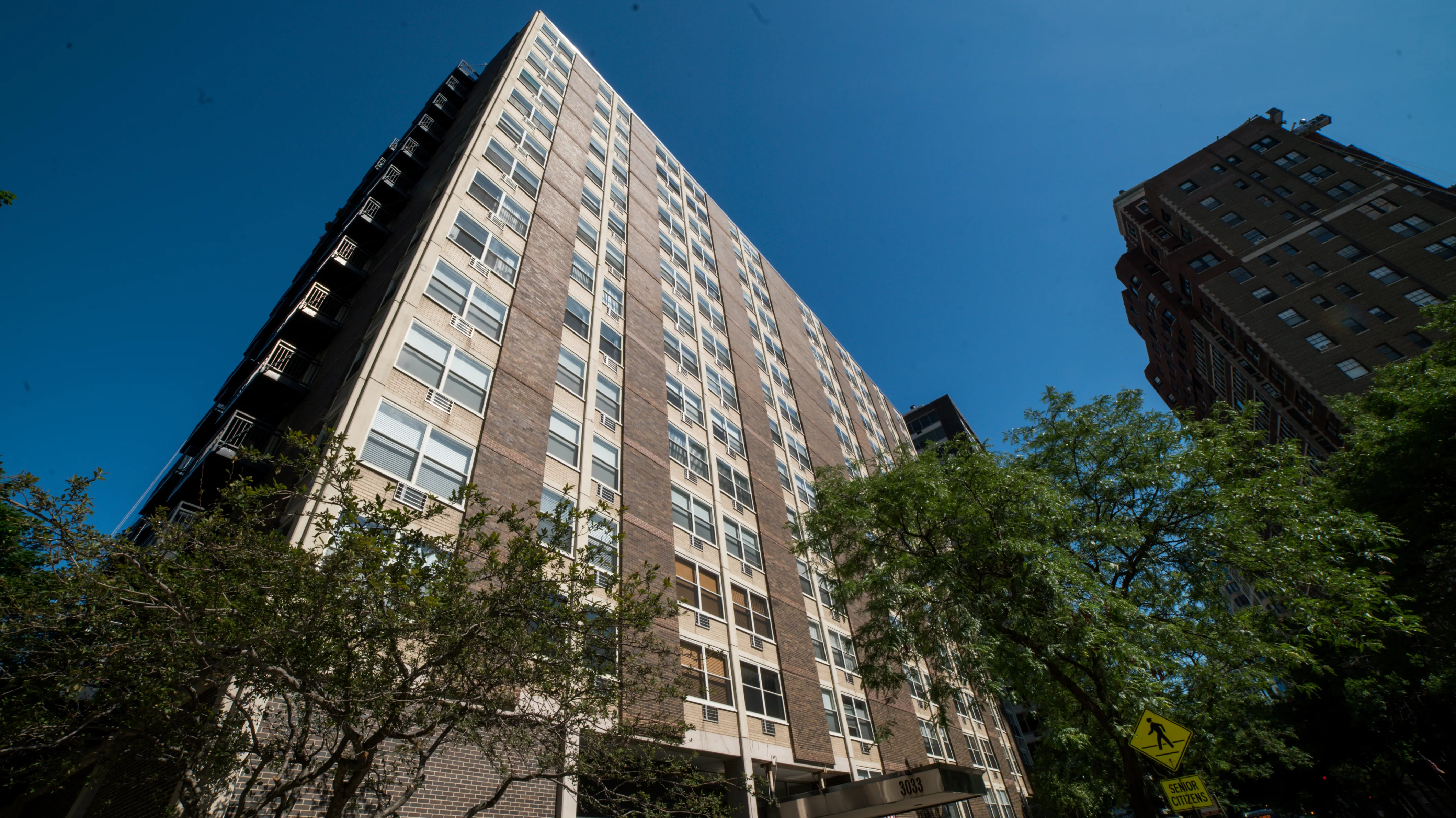 3033 N SHERIDAN RD 60657-3033 N Sheridan-Chicago-IL